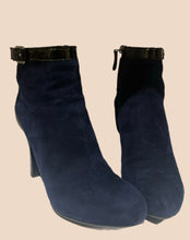 Load image into Gallery viewer, Tod's Navy Blue Suede Chukka Bootie