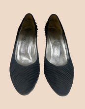Load image into Gallery viewer, Vintage Charles Jourdan Ruched Black Pump