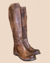 Load image into Gallery viewer, Bed Stu Cobbler Series Brown Distressed Boot Size 7