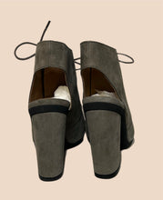 Load image into Gallery viewer, Maison Margiela Gray Slingback Heels Size 37
