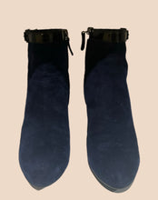 Load image into Gallery viewer, Tod's Navy Blue Suede Chukka Bootie