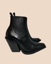 Load image into Gallery viewer, John Fluevog Iconic Diana Shoe Size 7