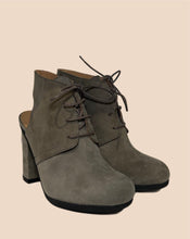 Load image into Gallery viewer, Maison Margiela Gray Slingback Heels Size 37