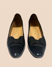 Load image into Gallery viewer, Rayne Leather Bow Pumps