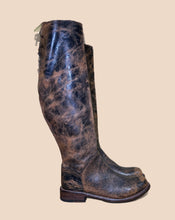 Load image into Gallery viewer, Bed Stu Cobbler Series Black and Brown Crackle Distressed Boot Size 7