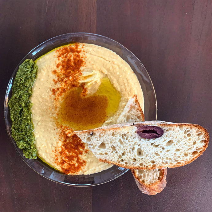 Hummus Tricolore con Pane alle Olive