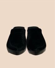 Load image into Gallery viewer, Robert Clergerie Hide Clog Size 6
