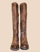 Load image into Gallery viewer, Bed Stu Cobbler Series Brown Distressed Boot Size 7

