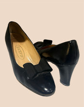 Load image into Gallery viewer, Rayne Leather Bow Pumps
