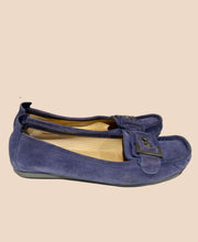 Load image into Gallery viewer, Stuart Weitzman Purple Suede Loafers Size IT 39
