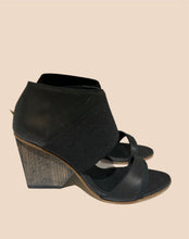 Load image into Gallery viewer, 7RIP7YCH Sculptural Wooden Heel Size 37
