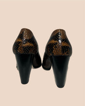 Load image into Gallery viewer, Walter Steiger Snakeskin Pumps Size 7
