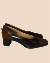 Load image into Gallery viewer, Alexander Nicolette Brown and Black Pumps Size 39
