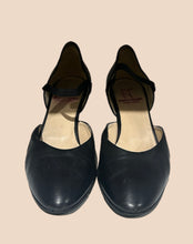 Load image into Gallery viewer, Thierry Rabotin Black Leather Pumps Size IT 39

