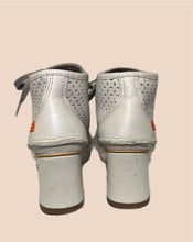 Load image into Gallery viewer, The Art Company Punched White Leather Heel Size 37
