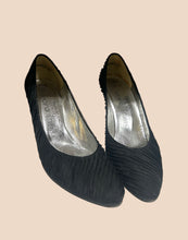 Load image into Gallery viewer, Vintage Charles Jourdan Ruched Black Pump
