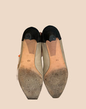 Load image into Gallery viewer, Pancaldi Canvas and Nubuck Leather Pumps Size 39
