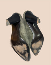 Load image into Gallery viewer, Maude Frizon Green Suede Shoes Size 37.5
