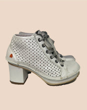 Load image into Gallery viewer, The Art Company Punched White Leather Heel Size 37
