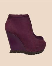 Load image into Gallery viewer, Camilla Skovgaard Purple Suede Wedge Size 37
