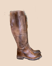 Load image into Gallery viewer, Bed Stu Cobbler Series Brown Distressed Boot Size 7
