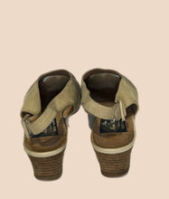 Load image into Gallery viewer, Blue Di Mauro Volponi Suede Sandals
