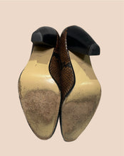 Load image into Gallery viewer, Walter Steiger Snakeskin Pumps Size 7
