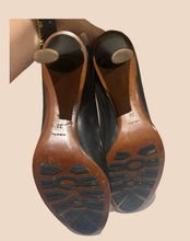 Load image into Gallery viewer, Giorgio Armani Simple Black Leather Pumps Size IT 39
