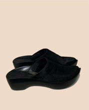 Load image into Gallery viewer, Robert Clergerie Hide Clog Size 6

