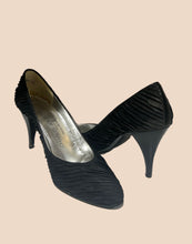 Load image into Gallery viewer, Vintage Charles Jourdan Ruched Black Pump
