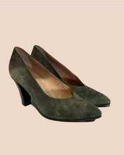 Load image into Gallery viewer, Maude Frizon Green Suede Shoes Size 37.5
