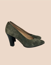 Load image into Gallery viewer, Maude Frizon Green Suede Shoes Size 37.5
