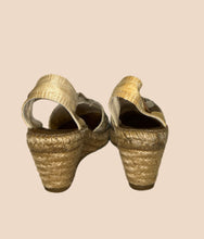 Load image into Gallery viewer, Montane White Beaded Espadrilles Size 39
