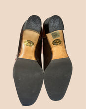Load image into Gallery viewer, Alexander Nicolette Brown and Black Pumps Size 39
