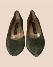 Load image into Gallery viewer, Maude Frizon Green Suede Shoes Size 37.5
