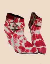 Load image into Gallery viewer, Elyse Walker Los Angeles Tie Dye Suede Heels
