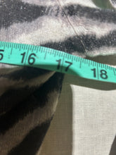 Load image into Gallery viewer, Zebra Cardigan Size EU 38/ IT 42/ US 6
