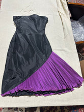 Load image into Gallery viewer, Welly Haute Couture Mary McFadden Plisse Pleated Dress Size IT 40/ US 4/6 Size Small
