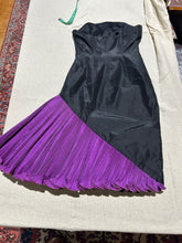 Load image into Gallery viewer, Welly Haute Couture Mary McFadden Plisse Pleated Dress Size IT 40/ US 4/6 Size Small

