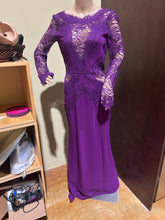 Load image into Gallery viewer, Stunning Purple Lace Gown Dress Size IT 42/ US 6
