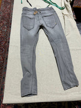 Load image into Gallery viewer, Manila Grace Gray Skinny Jeans Size 30

