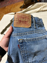 Load image into Gallery viewer, Vintage Levi's Stonewash Baggy Jeans Size 34
