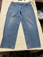 Load image into Gallery viewer, Vintage Levi's Stonewash Baggy Jeans Size 34
