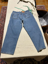 Load image into Gallery viewer, Vintage Levi's Stonewash Baggy Jeans Size 34
