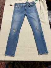 Load image into Gallery viewer, Vintage R13 Light Wash Distressed Jeans Size 29
