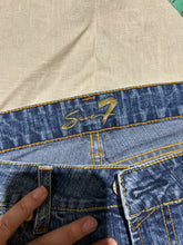 Load image into Gallery viewer, Vintage Seven7 Mid Wash Low Waist Jeans Size 6
