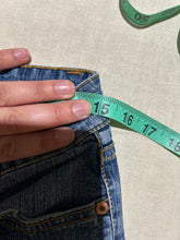 Load image into Gallery viewer, Vintage Seven7 Mid Wash Low Waist Jeans Size 6
