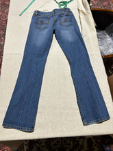 Load image into Gallery viewer, Vintage Seven7 Mid Wash Low Waist Jeans Size 6
