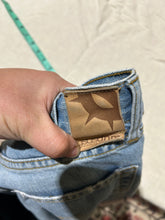 Load image into Gallery viewer, Vintage GSus Industries Light Wash Flare Leg Denim Size 6
