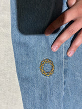 Load image into Gallery viewer, Vintage GSus Industries Light Wash Flare Leg Denim Size 6

